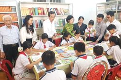 Khánh Hòa: Trao tặng 937 đầu sách cho Thư viện xã Diên Khánh