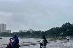 Thời tiết ngày 15/9: Mưa rào và dông trên cả nước, Hà Nội có mưa to đến rất to