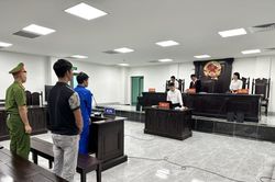 Xét xử 2 đối tượng tổ chức cho hàng chục người vượt biển trốn đi Đài Loan lao động bất hợp pháp