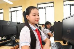 Học sinh Hà Nội có thêm cơ hội học công nghệ từ 55 máy tính mới