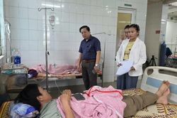 Hàng chục người nhập viện điều trị, nghi ngộ độc sau ăn bánh mì ở Quảng Trị