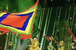 'Anh trai vượt ngàn chông gai' đưa văn hóa dân gian lên sân khấu
