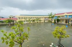 Thanh Hóa ngập cục bộ nhiều nơi, hàng nghìn học sinh phải nghỉ học