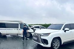 Vụ ô tô Lexus lạng lách, dừng giữa cao tốc có dấu hiệu tội phạm