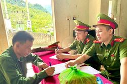 Sức lan tỏa từ mô hình 'Đổi súng lấy quà' ở xã vùng cao