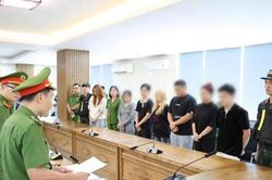 Khởi tố chủ quán cùng 6 nhân viên buôn bán khí cười