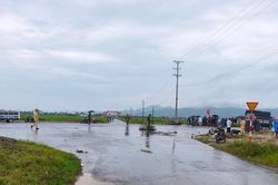 Xe tải va chạm xe máy, 2 học sinh tử vong