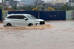 Mưa lớn ở Hà Nội, nhiều khu vực xuất hiện điểm ngập
