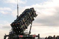 Ông Trump nêu điều kiện cấp phép cho Ukraine tự sản xuất tên lửa Patriot