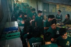 Phim Việt về trại buôn người quy tụ 700 diễn viên đối đầu bom tấn 2,8 tỷ USD