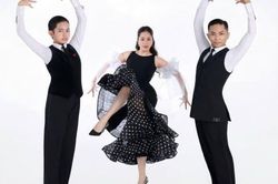 Khánh Thi khoe con trai 11 tuổi cao hơn mẹ, gương mặt cực điện ảnh