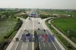 Cần có lộ trình xử phạt xe không giữ khoảng cách an toàn