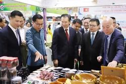 Gần 60 đại diện cơ quan, doanh nghiệp Trung Quốc và Lào dự Hội nghị Xúc tiến thương mại tại Điện Biên