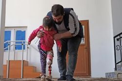 Chân giả in 3D giúp người khuyết tật Syria giảm gánh nặng