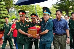 Tổ chức cất bốc và tiễn đưa hài cốt liệt sĩ về quê an táng