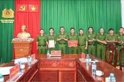 Khen thưởng lực lượng truy bắt vụ giết người, cướp của tại Campuchia