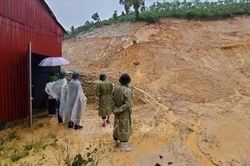 Mưa lớn gây sạt lở nhiều tuyến đường ở Lào Cai
