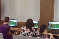 VN-Index tăng vọt vượt xa mốc 1.800 điểm