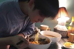 Ăn tối muộn thường xuyên, cơ thể dễ gặp những thay đổi gì?