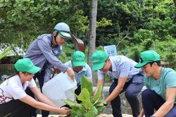 Gieo cỏ cây vun đắp khu sinh quyển