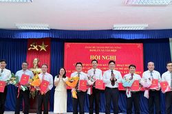 Xã Tân Hiệp công bố các quyết định về sắp xếp, kiện toàn tổ chức đảng trực thuộc