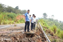 Sớm khắc phục điểm sạt lở trên đường liên xã Thọ Sơn - Đak Nhau