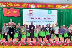 Gia Lai: Chia sẻ yêu thương với học sinh, người dân khó khăn
