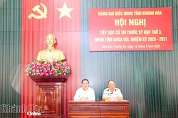 Phó Bí thư Thường trực Tỉnh ủy Hồ Xuân Trường tiếp xúc cử tri đặc khu Trường Sa
