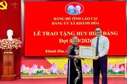 Khánh Hòa, Nghĩa Đô, Bảo Hà trao Huy hiệu Đảng cho 105 đảng viên