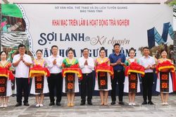 Triển lãm và trải nghiệm 'Sợi lanh kể chuyện văn hoá người Mông'