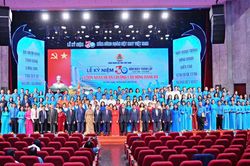 C&ocirc;ng đo&agrave;n Dệt May Việt Nam đ&oacute;n nhận Hu&acirc;n chương Lao động hạng Ba