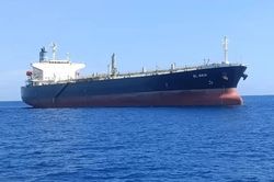Mỹ-Iran ra tuyên bố trái ngược về siêu tàu dầu phát nổ ở Hormuz
