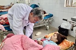42 người có biểu hiện nghi ngờ ngộ độc sau khi ăn bánh mì