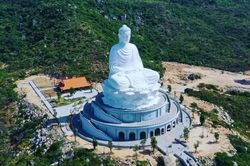 Chùa Ông Núi trên đỉnh núi Bà