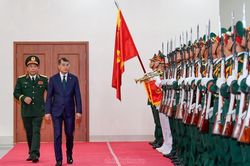 Nâng cao bản lĩnh, phát triển năng lực xử lý những vấn đề chưa từng có tiền lệ về quân sự - quốc phòng