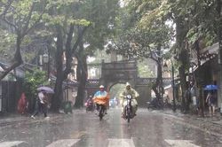 Hà Nội còn mưa đến bao giờ? Khi nào trời tạnh ráo, nắng trở lại?