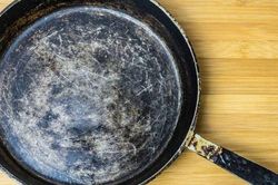 Lời khuyên cho những gia đình đang dùng chảo đã bong lớp chống dính