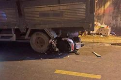 Thấy người gặp tai nạn bất tỉnh, kéo vào chỗ vắng lấy 2 điện thoại trị giá 31 triệu đồng