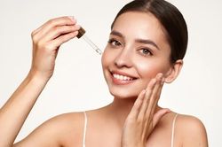 Thời tiết giao mùa, da khô bong tróc, 4 tiêu chí chọn serum phục hồi các nàng không nên bỏ qua
