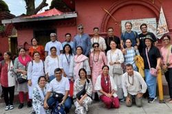 Gia đình các nạn nhân mất tích sau thảm họa lũ lụt ở Nepal hy vọng vào 'phép màu'