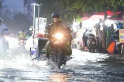 Dự báo thời tiết TP.HCM hôm nay 15/9: Tiếp diễn mưa dông