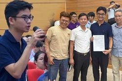 Con trai Phó Giám đốc A9 Bạch Mai chọn Hồi sức cấp cứu, nối nghiệp cha