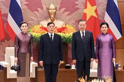 Việt Nam bắn 21 loạt đại bác chào đón Nhà vua Thái Lan và Hoàng hậu