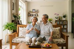 Muốn nghỉ hưu bình yên hãy tránh mời đến nhà 4 kiểu người
