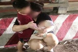 Mâu thuẫn với chồng, người vợ ôm 2 con định nhảy cầu tự tử trong đêm