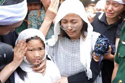 Người dân đội mưa tiễn biệt Trung tá hy sinh khi cứu người