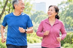 4 việc không nên cố sau tuổi 60