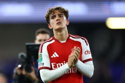 Thần đồng 16 tuổi tỏa sáng giúp Arsenal cuốn phăng Ipswich