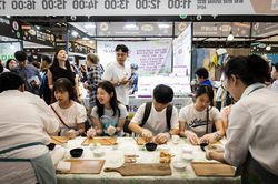 Giới trẻ Hàn Quốc mua 'bình yên'
