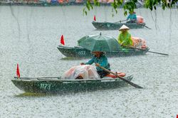 Mưa trắng trời, Ninh Bình tạm dừng hoạt động nhiều điểm du lịch